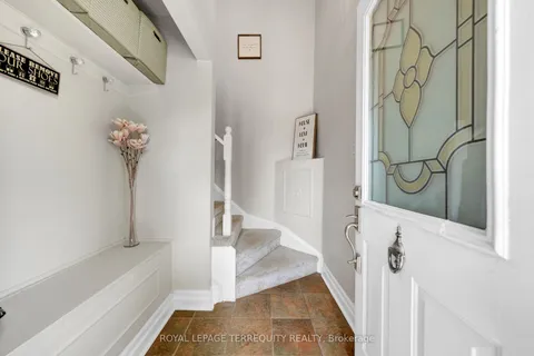 20 Abernethy Crescent, ON L1C 4Z1