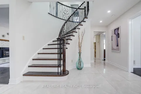 1930 Walreg Drive, ON L1G 7V9