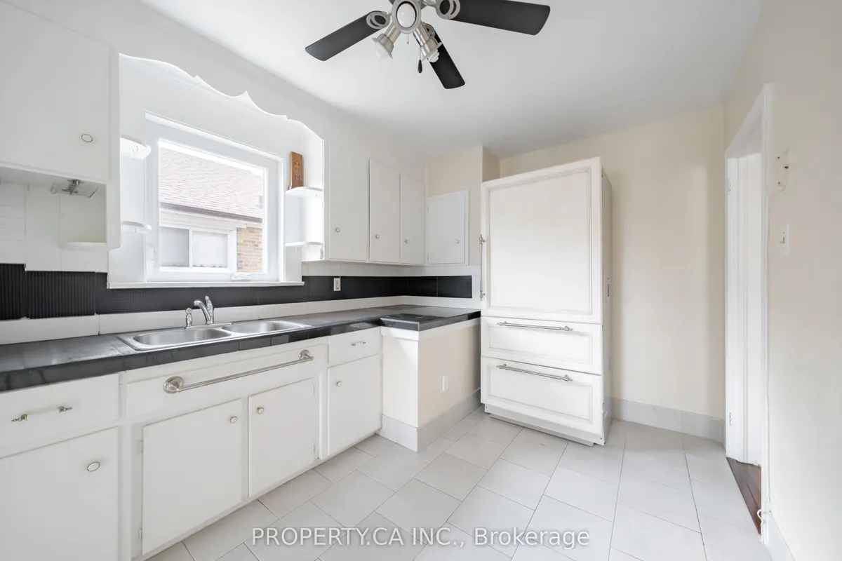 1592 Pharmacy Avenue, ON M1R 2K7