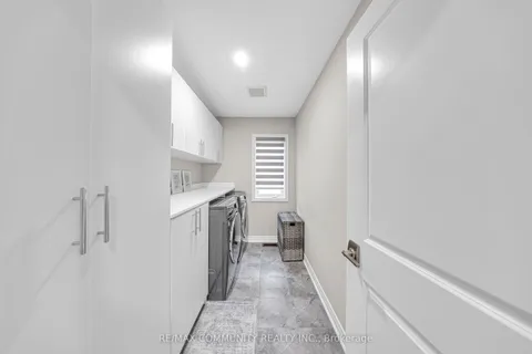 1064 Orenda Street, ON L1X 0G5