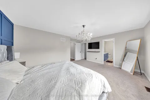 1064 Orenda Street, ON L1X 0G5