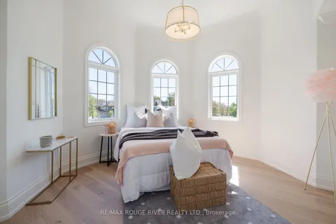 10 Sawyer Avenue, ON L1M 1C7