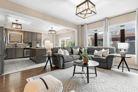 898 Groveland Avenue, ON L1K 0W1