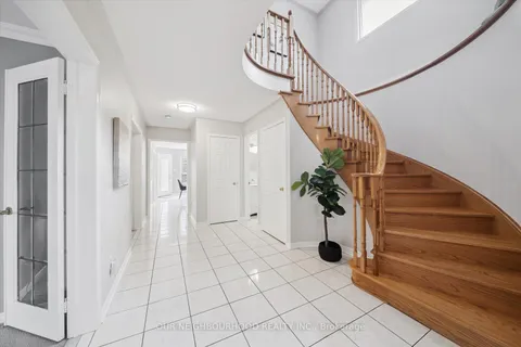 43 Ringwood Drive, ON L1R 1Y7