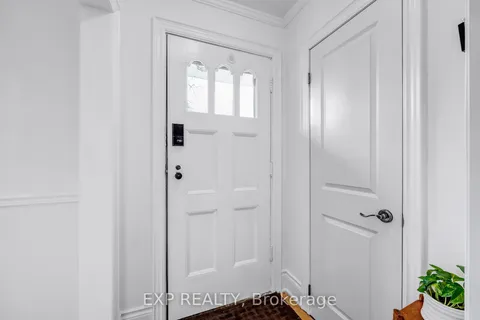16 Camilla Crescent, ON M1L 1Z1