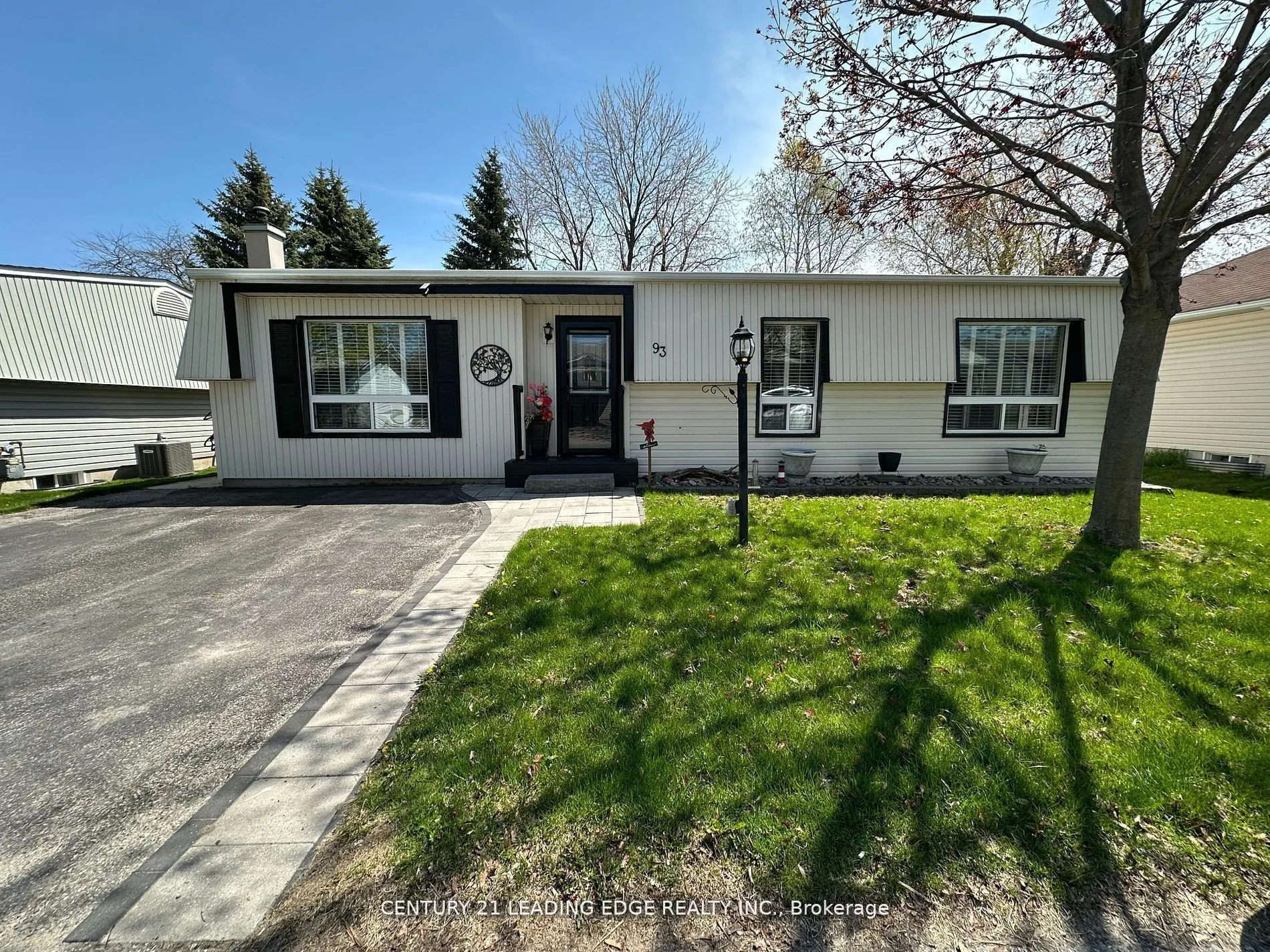 93 Wilmot Trail, ON L1B 1A7
