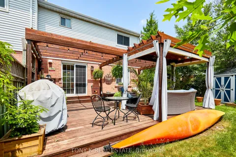 84 Hillhurst Crescent, ON L1E 2A3