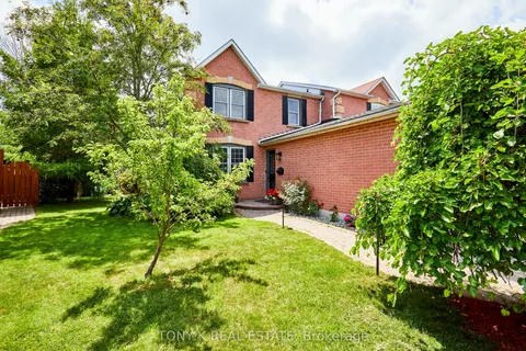 84 Hillhurst Crescent, ON L1E 2A3