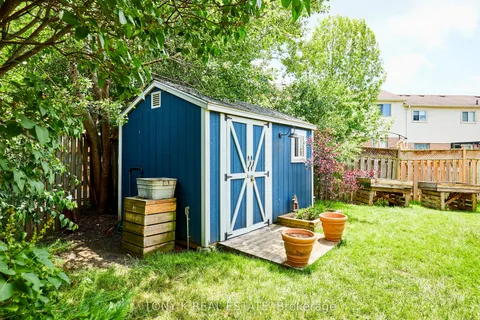 84 Hillhurst Crescent, ON L1E 2A3