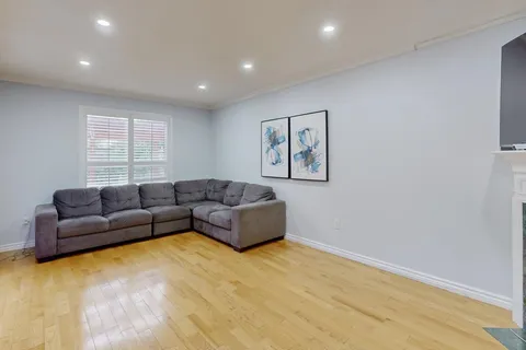 134 Medland Avenue, ON L1P 1W7