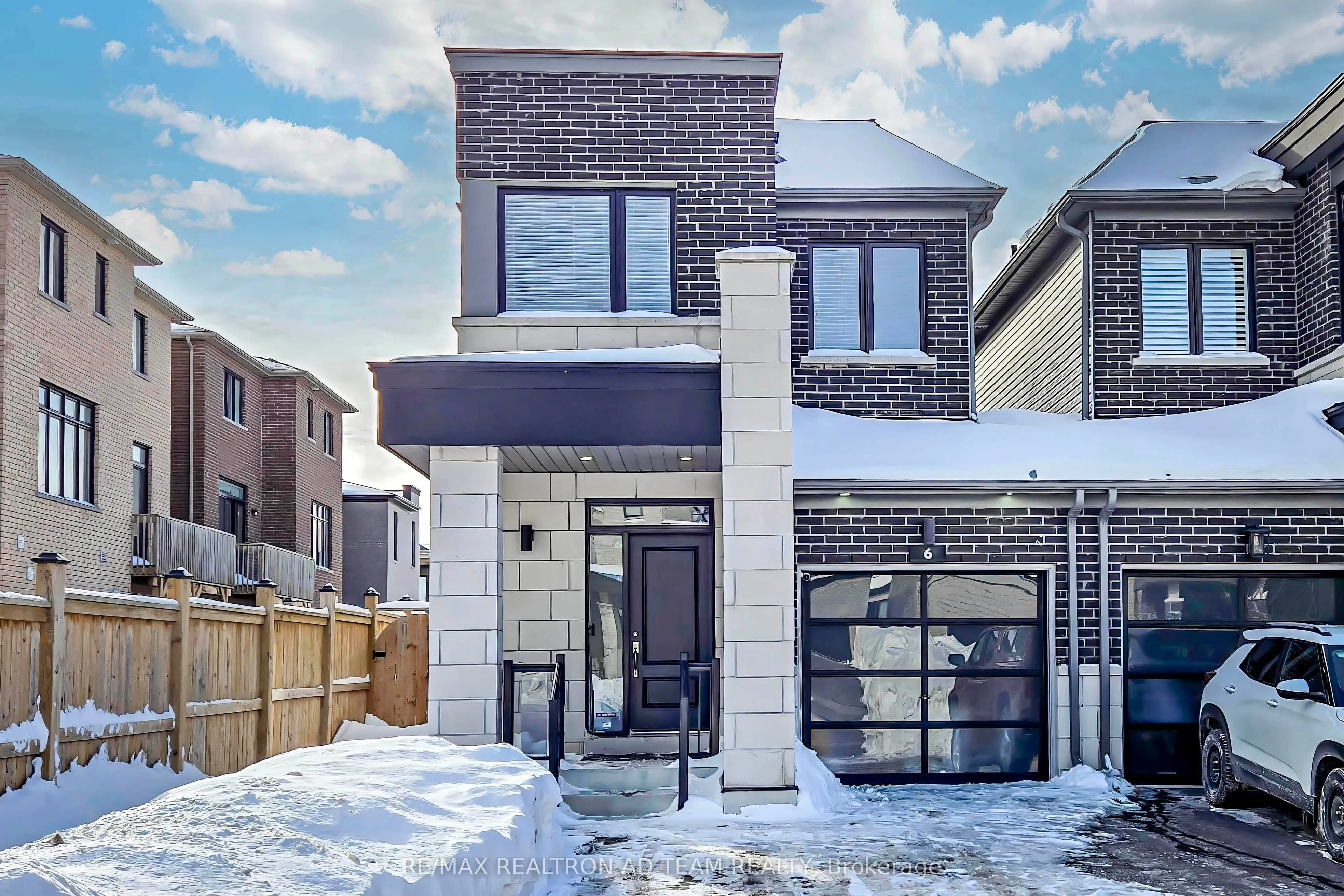 6 Larkin Lane, ON L1C 2W3