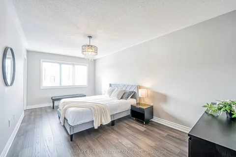 6 Larkin Lane, ON L1C 2W3