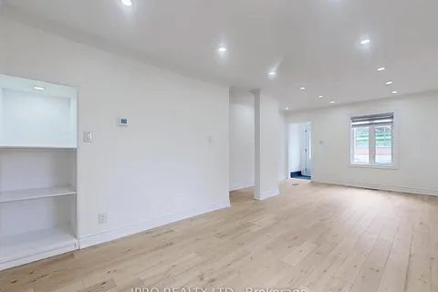 18 Mosley Street, ON M4M 1G2