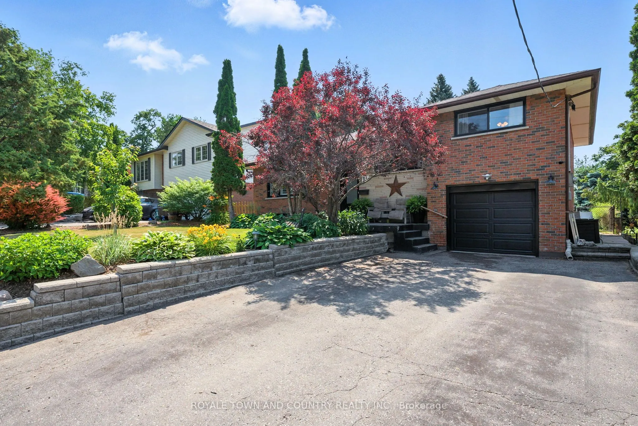 11 Bellwood Drive, ON L1N 2E3