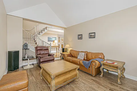 30 WIGSTON Court, ON L1R 2B9