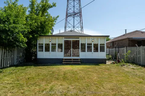 1040 Kennedy Road, ON M1P 2K6