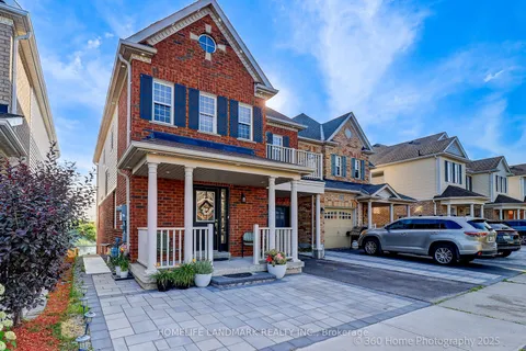 105 Warnford Circle, ON L1T 0J3