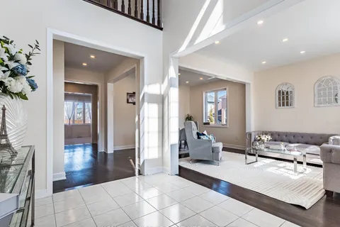 10 Buckles Court, ON L1B 0L1