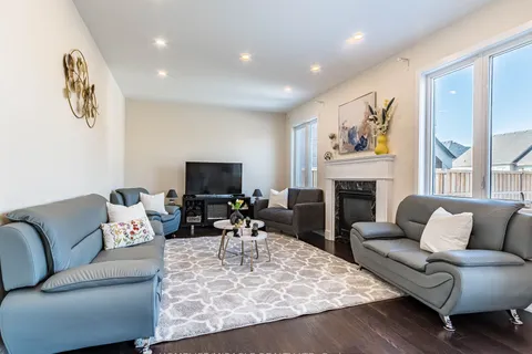 10 Buckles Court, ON L1B 0L1