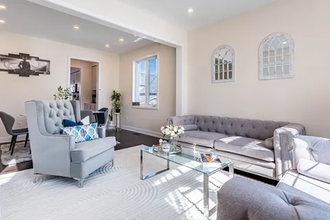 10 Buckles Court, ON L1B 0L1