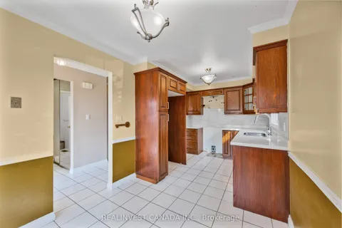 99 Carisbrooke Square, ON M1B 4M3