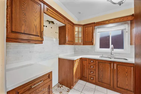 99 Carisbrooke Square, ON M1B 4M3