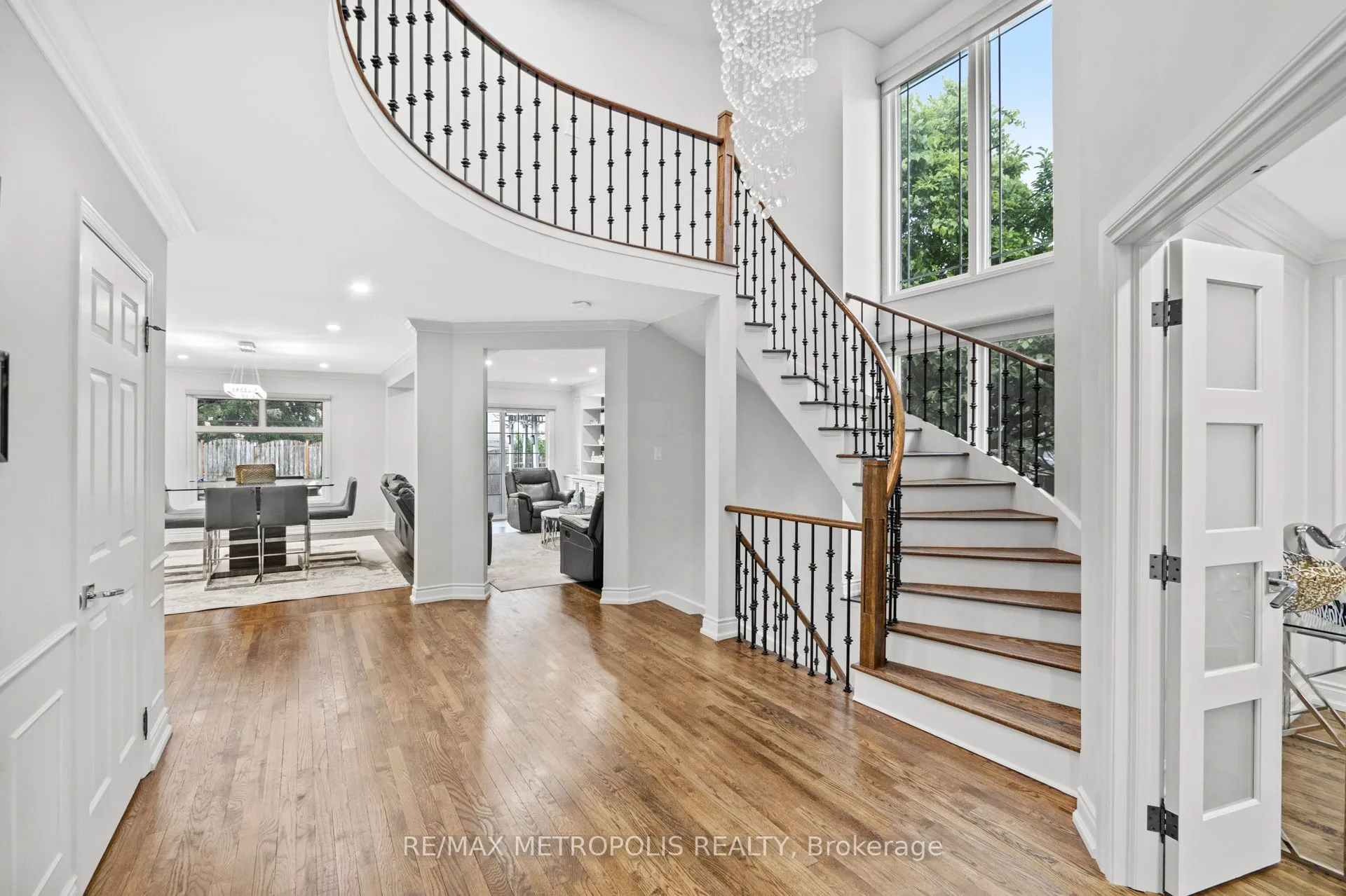 914 Sproule Crescent, ON L1K 2C8