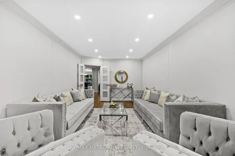 914 Sproule Crescent, ON L1K 2C8