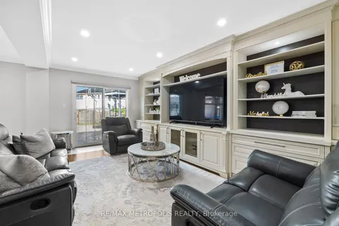 914 Sproule Crescent, ON L1K 2C8