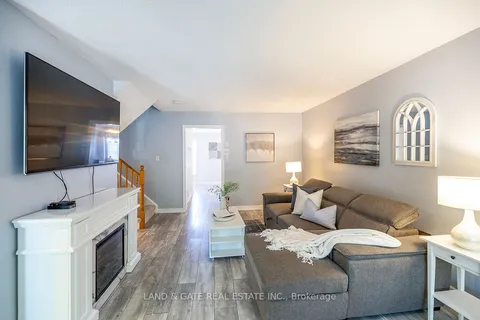 120 Warwick Avenue, ON L1Z 1L3