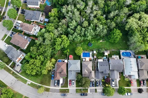 13 Alderbrook Drive, ON L1E 1N4