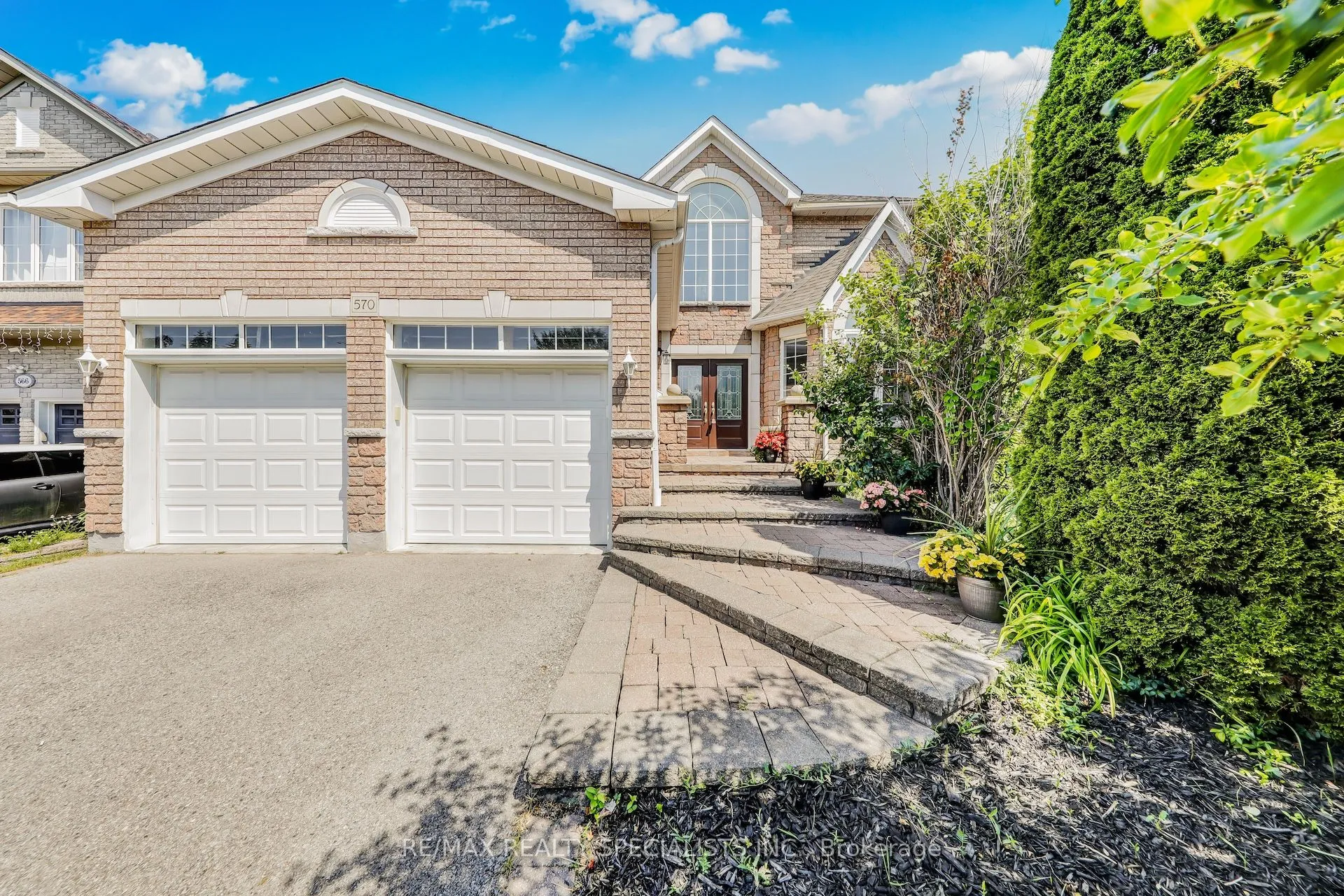 570 Blackwood Boulevard, ON L1K 2N6