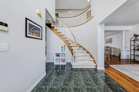 570 Blackwood Boulevard, ON L1K 2N6