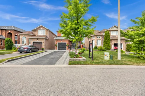 6 Floree Street, ON L1R 3B2