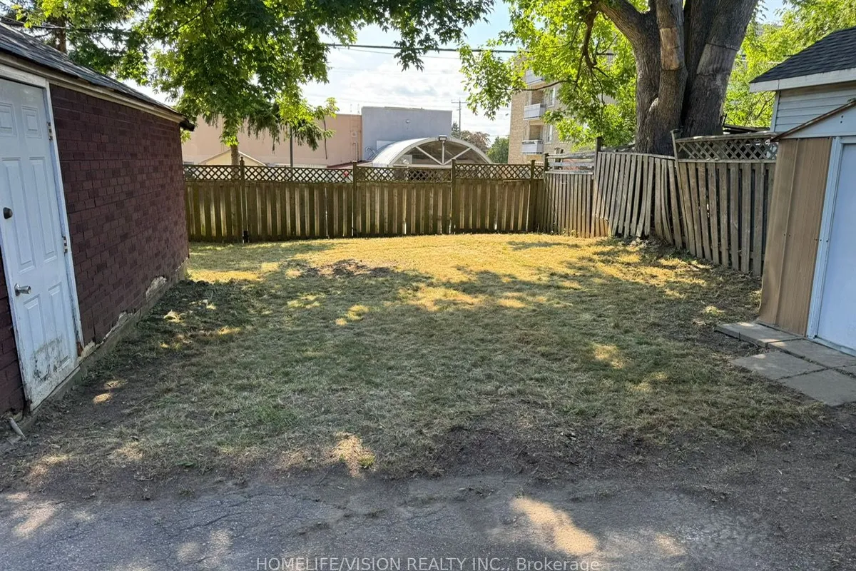 34 Inniswood Drive, ON M1R 1E5