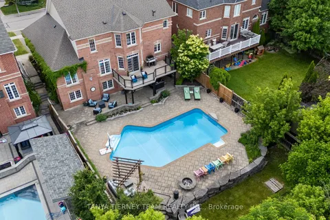 11 Covington Drive, ON L1M 2K6