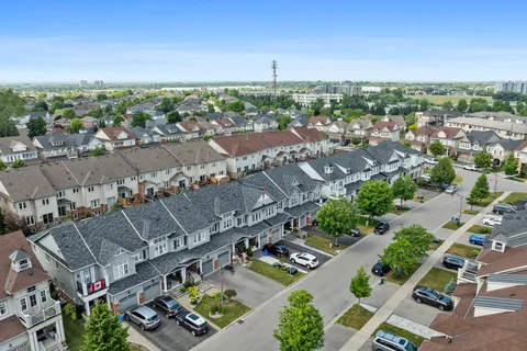 28 Harbourside Drive, ON L1N 0H4