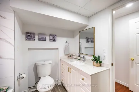 1533 Clearbrook Drive, ON L1K 2P6