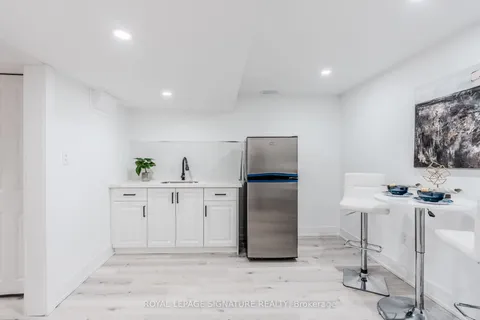10 Grassmere Court, ON L1H 3X4