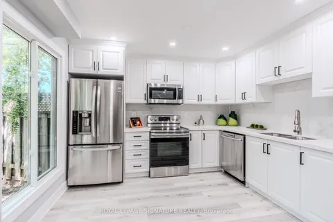 10 Grassmere Court, ON L1H 3X4