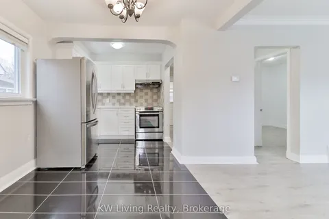 11 Dorine Crescent, ON M1L 1Y8
