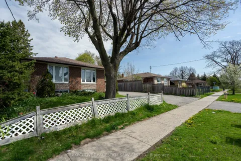32 Brimorton Drive, ON M1P 3Y9