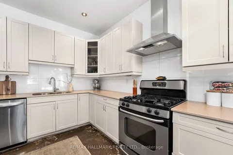2B Minto Street, ON M4L 1B6