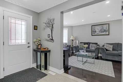 2294 Chapman Court, ON L1X 2E5
