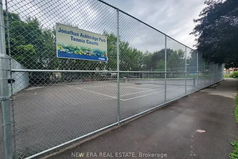10 Cam Fella Lane, ON M4L 3Z5