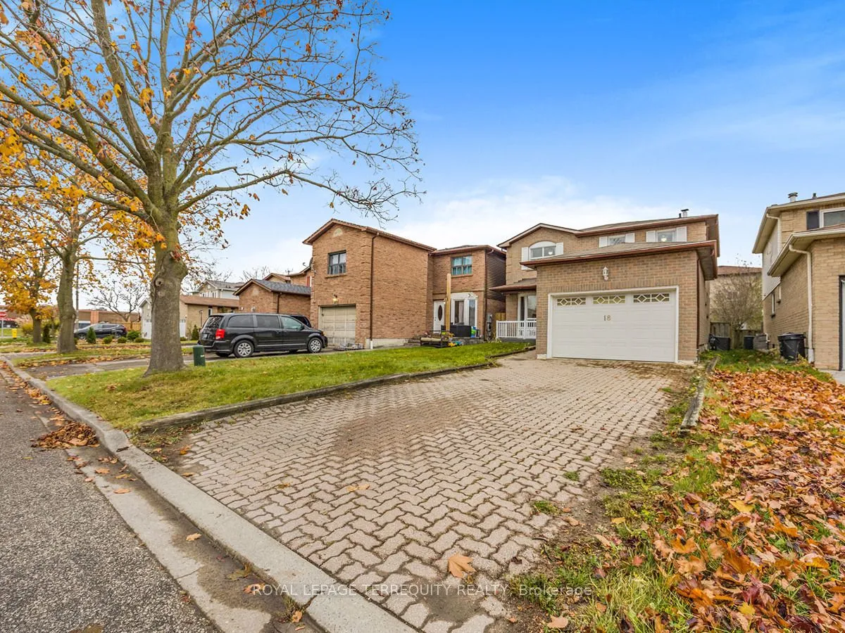 18 Charlton Crescent, ON L1S 4B8