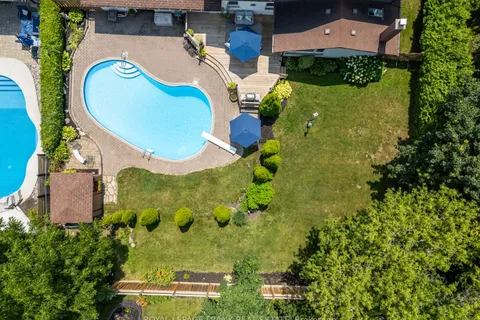 848 Swiss Heights, ON L1K 2A9
