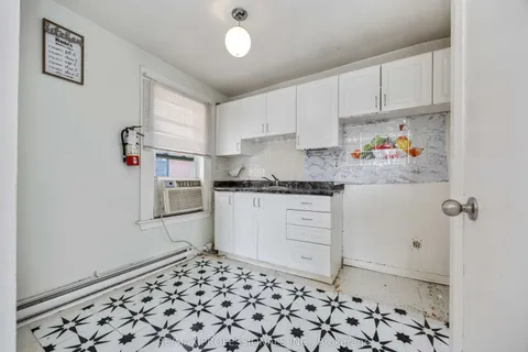 220 Main Street, ON M4E 2W1