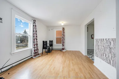 220 Main Street, ON M4E 2W1