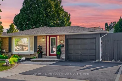 17 Cowling Crescent, ON L1S 2Z6
